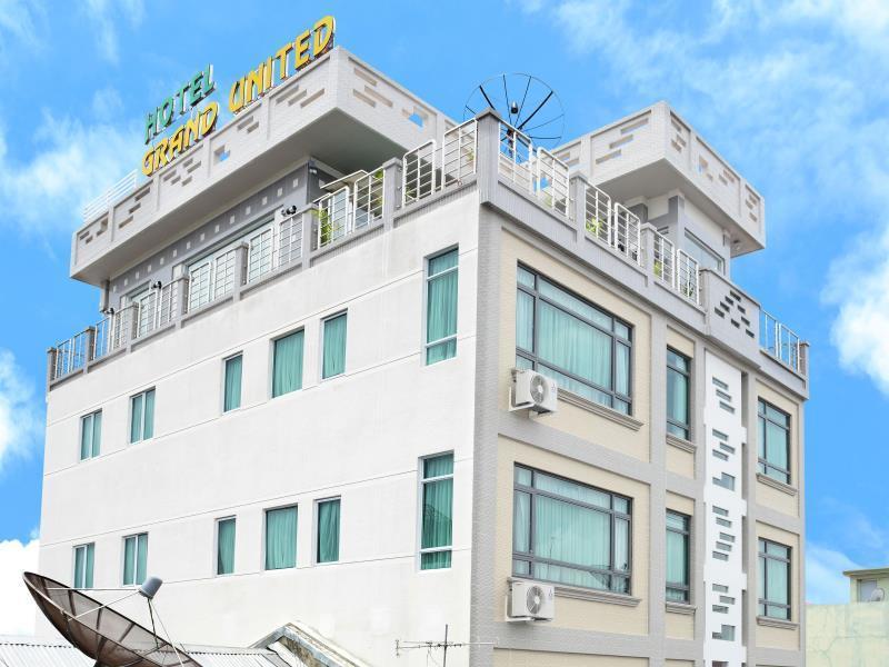 Hotel Grand United - 21St Downtown Yangon Bagian luar foto