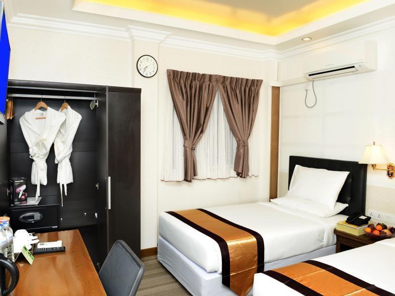 Hotel Grand United - 21St Downtown Yangon Bagian luar foto