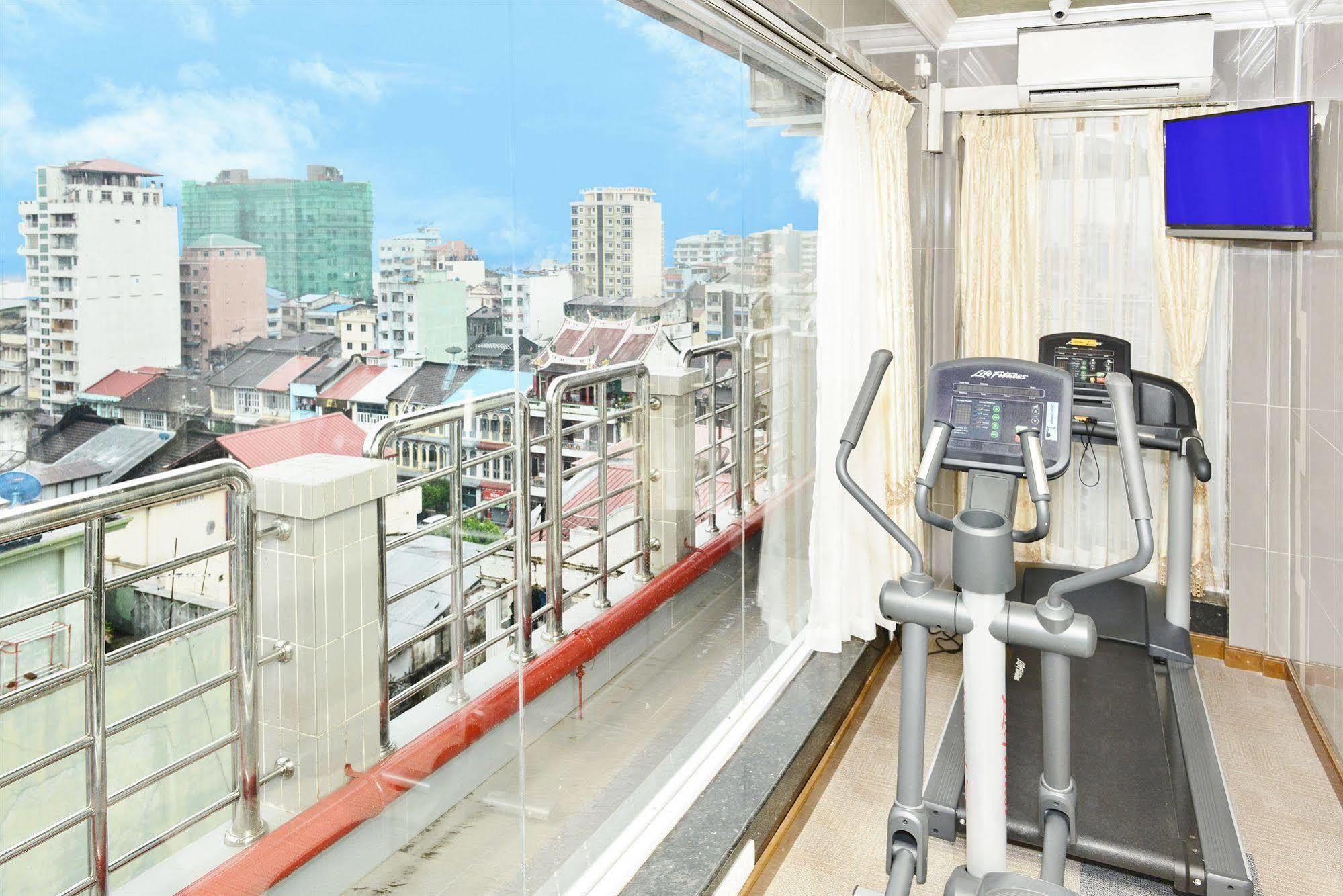 Hotel Grand United - 21St Downtown Yangon Bagian luar foto