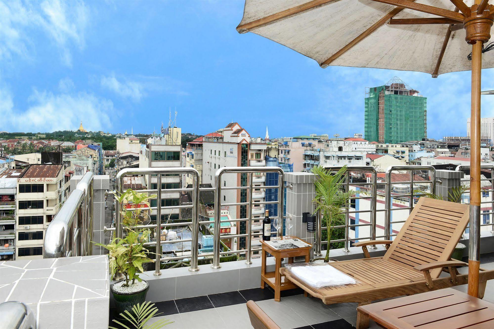 Hotel Grand United - 21St Downtown Yangon Bagian luar foto